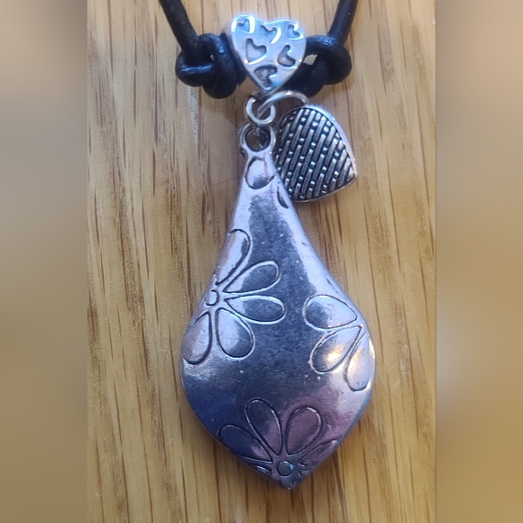 Love and Daisies Two-Sided Pendant Necklace - Hand Crafted - Picture 2 of 7